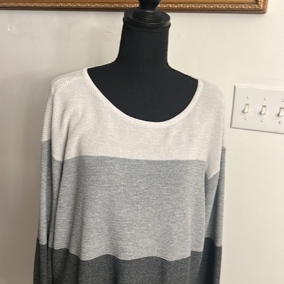 Vince Camuto Plus Size Sweater, Sz. XXL. - Picture 2 of 6